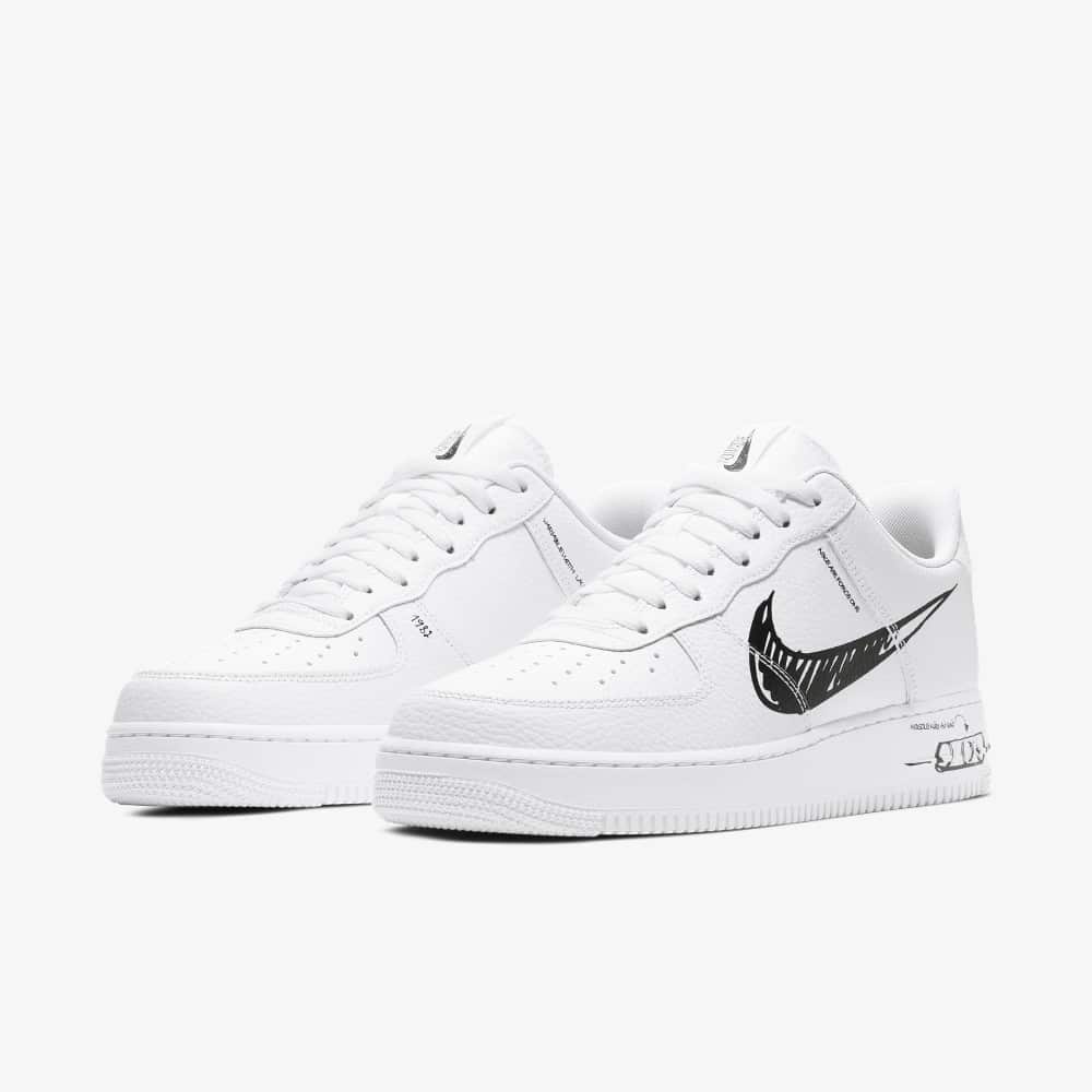 Nike air force store mit schwarzem nike zeichen